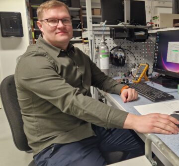 Detectorin tuotannossa syksyllä 2023 elektroniikka-asentajana aloittanut Janne Lindqvist kertoo ajatuksistaan, itsestään ja työstään.